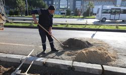 Menderes Belediyesi’nden Kasımpaşa Mahallesi’nde kaldırım çalışması