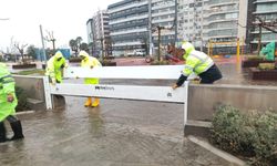 Kordon’da fırtına duvarı sınavı geçti: Deniz taşkını önlenmiş oldu