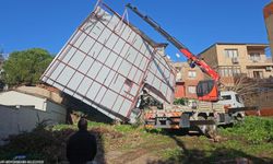 İzmir’de fırtına ve sağanak seferberliği: Büyükşehir ekipleri sahadaydı