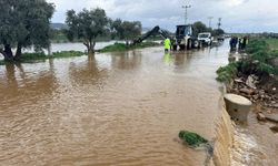 İzmir’de yağış sonrası hjızlı müdahale: Kazı alanlarında dolgu ve geçici kaplama çalışması