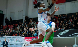 Aliağa Petkimspor liderliğini sürdürdü