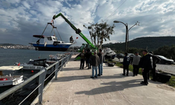 Dikili’de fırtına öncesi tekneler karaya alındı