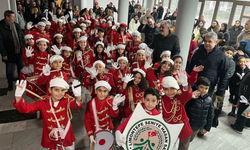 İzmir’de öğrenciler ekranı bıraktı, bando ve sporla buluştu