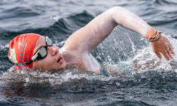 İzmirli sporcu Bengisu Avcı iklim değişikliğine dikkat çekmek için buzda yüzecek