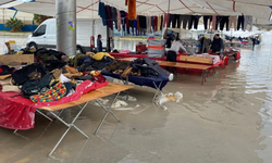 Yağmur Çeşme’yi esir aldı: Pazaryeri göle döndü