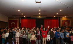 Çiğli’de sömestr tatili sinema şöleniyle renklendi: 7 bin 500 çocuk beyaz perdeyle buluştu