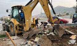 Foça Belediyesi sahada: İlçe genelinde altyapı ve çevre çalışmaları sürüyor