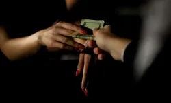 Jandarma suçüstü yakaladı: İzmir yolunda fuhuş baskını