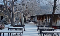 İzmir’in zirvesinde beyaz şölen: Ödemiş’te kar kartpostallık manzaralar yarattı