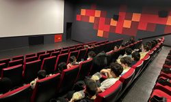 Seferihisar’da çocuklara sinema sürprizi: Bazıları ilk kez beyaz perdeyle tanıştı