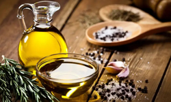 Karabiber ve zeytinyağı: Yiyeceklerden daha fazla vitamin almanın sırrı