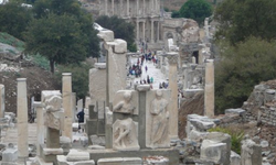 Efes antik kenti Girişine 180 otobüslük otopark ve 61 dükkanlık AVM projesi planlanıyor