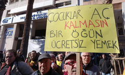 İzmir'de iş bırakan kamu emekçileri SGK önünde seslerini yükseltti