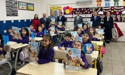 İzmir'de 721 bin 862 öğrenci karne heyecanı yaşadı