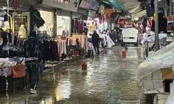 Tarihi Kemeraltı Çarşısı etkili olan sağanak sebebiyle sular altında kaldı