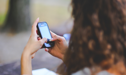 Eşinin telefonunu izinsiz karıştıran yandı: Yargıtay’dan emsal karar