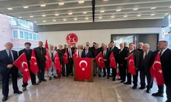 MHP İzmir’de bayrağa saldırıya sert tepki: Türk Bayrağı hem Türklerin hem Kürtlerin onurudur