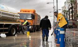 İzmir'de yağış rekoru kırıldı: 1.600 personel İzmir sokaklarında teyakkuzda!