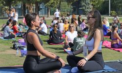 Karşıyaka’da Sevgililer Günü’ne özel yoga buluşması: İki Kalp, Tek Nefes
