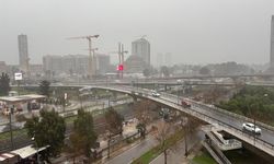 Sağanak İzmir’i vurdu: Cadde ve sokaklar sular altında