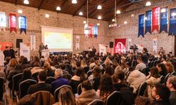 İzmir’de "gelecek seferberliği": Genç yetenekler iş dünyasının liderleriyle buluştu!