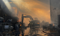 Torbalı’daki geri dönüşüm fabrikasında çıkan yangın kontrol altına alındı