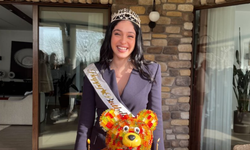 Cemre Baysel’e sette sürpriz doğum günü kutlaması