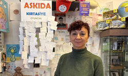 İzmir'de askıda kırtasiye umut oldu: Çocuklar ihtiyaçlarını resimle ödüyor