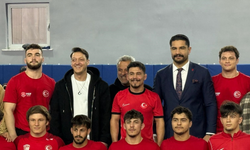 Mesut Özil’den milli güreşçilere moral ziyareti