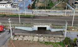 İzmir'de felaketi getiren alt geçitte daha önce de bir okul servisi suda kalmış