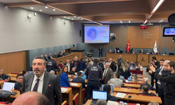 "Basmane Çukuru" protokolü mecliste protesto edildi: Pankartlar ve sloganlar gerginlik yarattı