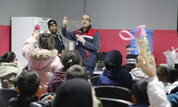 Kağıt atıklar kitap oluyor: Bergama’da çevre bilinci küçük yaşta başlıyor