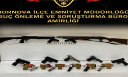 Bornova'da aile apartmanına silah kaçakçılığı operasyonu: 3 tutuklama