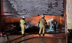 Buca'da korkutan yangın: Mobilya atölyesinde çıkan yangın depoya sıçradı, müdahale sürüyor