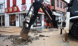 Çeşme Belediyesi yağmurla mücadelede tüm ekipleriyle sahada