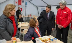 İzmir’de denetimli serbestlik yükümlüleri hem meslek sahibi oluyor hem iftar hazırlıyor