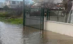 Dikili’de sağanak kabusu: Bazı mahallelerde su seviyesi 30 santimetreye dayandı