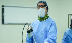 Uzmanı açıkladı: Fıtık tedavisinde robotik cerrahi büyük avantaj sağlıyor