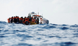 Foça açıklarında göçmen botu battı: 3 ölü, 4 kayıp