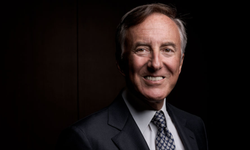 Türkiye Bilişim Vakfı Başkanı Eczacıbaşı, İzmir’de Dönüşüm Sahnesi programına katıldı