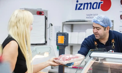 İZMAR, ramazan alışverişinin adresi oldu: Vatandaşlar kuyruk oluşturdu