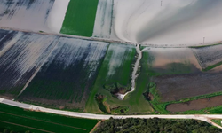 Yağış sonrası tarım alanlarındaki sular yer altı kaynaklarını besliyor
