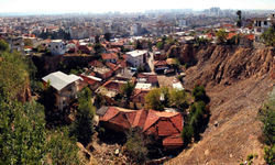 Karşıyaka'da 13 yıllık sorun çözüme kavuşuyor: 'Taş ocağı' planları askıda