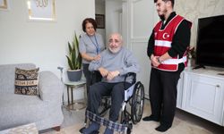 Konak’ta dayanışma büyüyor: Tekerlekli sandalyesine Konak Belediyesi ile ulaştı