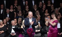 Konak’ta Sevgililer Günü’ne özel konser: Şarkılar aşk için söylendi