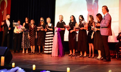 Narlıdere’de öğretmenler bu kez ders değil aileleri için konser verdi