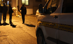 İzmir’de yol verme tartışması bıçaklı kavgaya dönüştü: 1'i ağır 7 yaralı