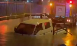 İzmir'de aşırı yağış can aldı: Sürücü alt geçitte boğularak hayatını kaybetti