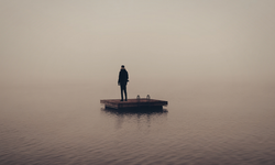 İzmir'de kaç kişi yalnız yaşıyor?