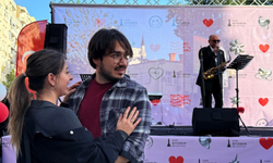 İzmir’de aşkla dolu melodiler Alsancak’ta yankılandı